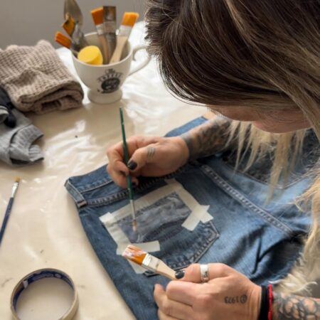 Taller Individual de Prendas intervenidas- Customización de jeans (presencial)