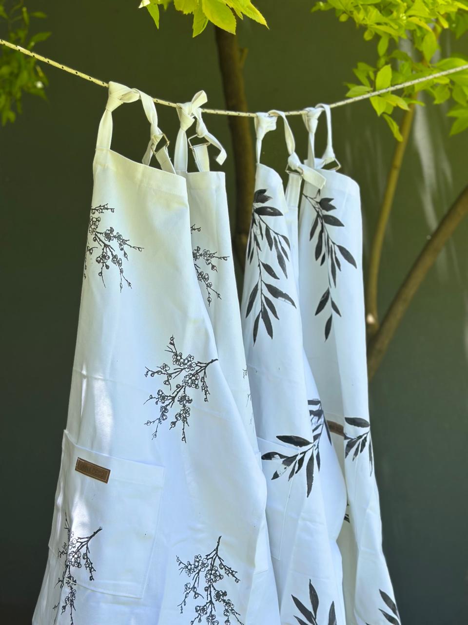 Delantal gabardina estampado a mano- blanco